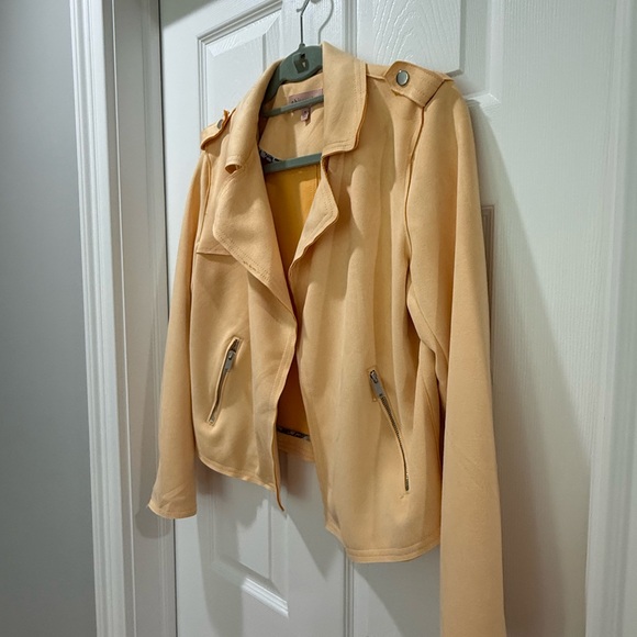 Philosophy Pale Yellow Blazer NWOT Medium - Picture 3 of 7